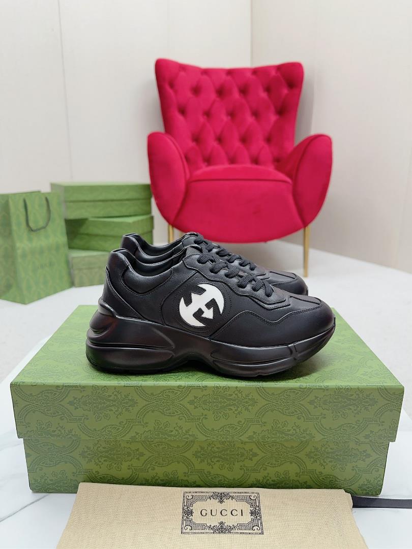 Guccis toplevel version of the couples fathers shoe series is launchedGG couples fat