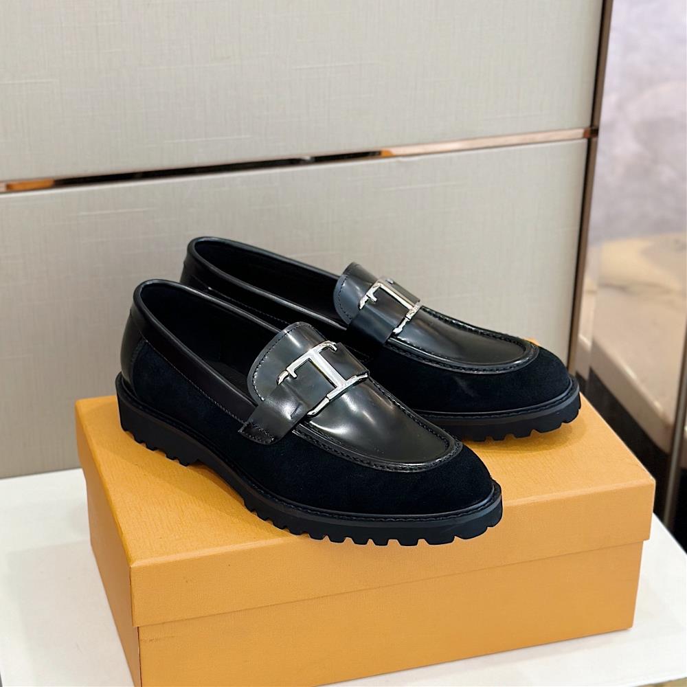 TODS T TIMELESS leather loafersThis Lefu shoe is made of semi high gloss grain leather an