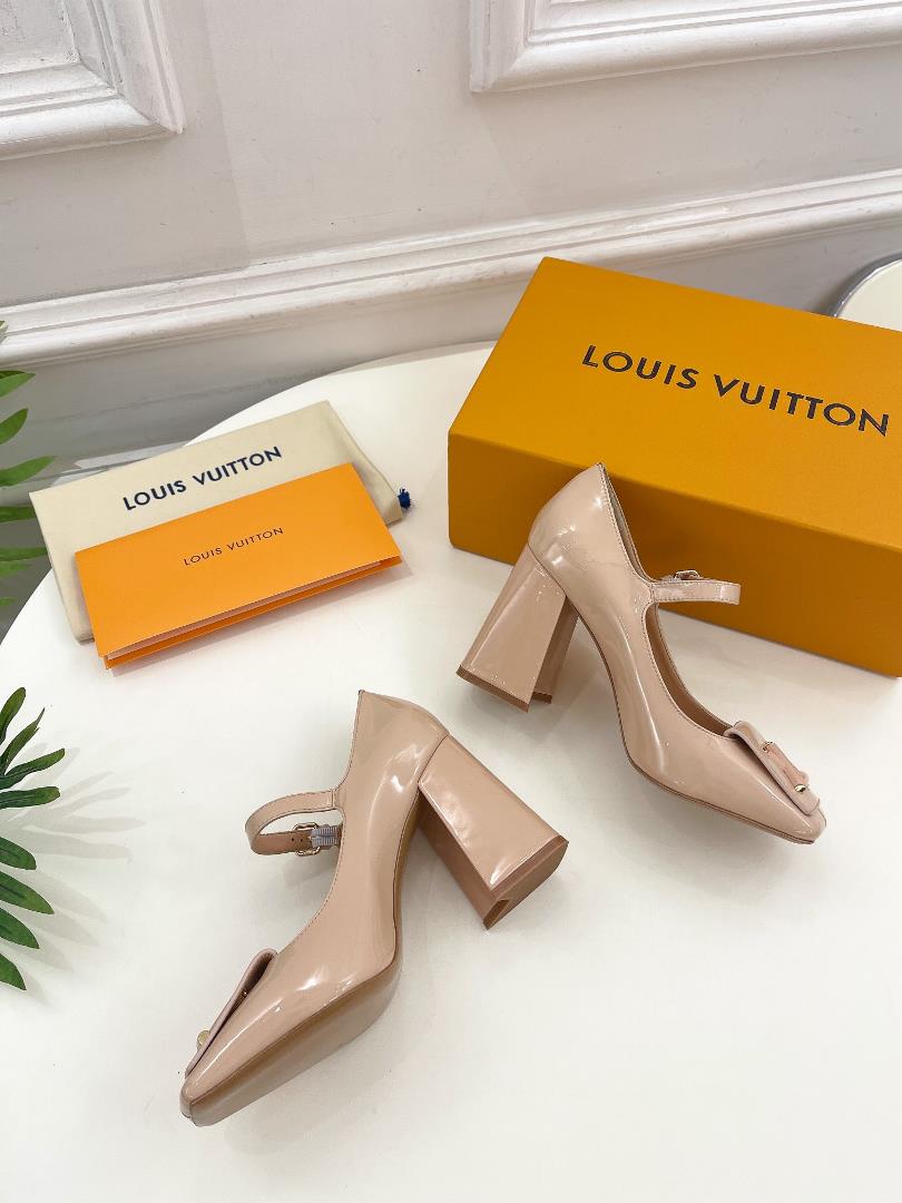 LV Louis Vuitton Early Spring New Premium EditionThe latest square toe single shoe from the sp