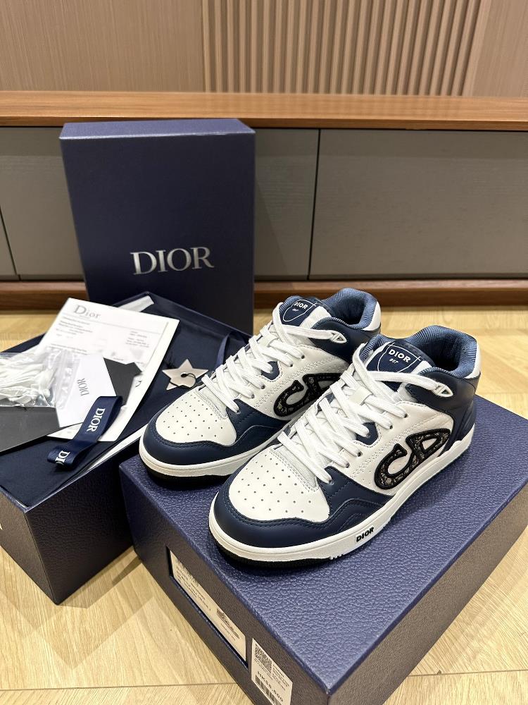 High Edition Dior CD b57 New Couple Skateboarding Shoes Source Edition Exclusive Leather Embroidery with 3D Die Casting Technology Logo Design TPU Sol