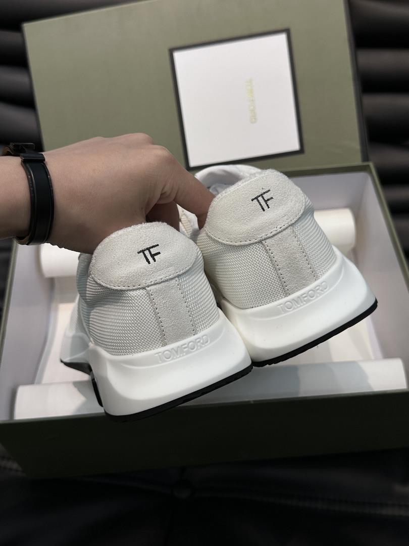 TOMFORD mens casual sports shoes are designed with smooth lines to create a simple appear