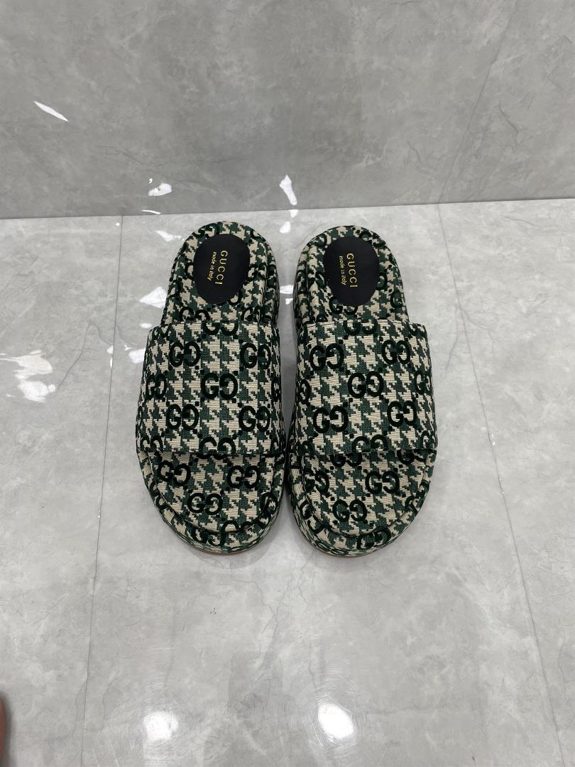 GUCCI New Womens Large GG Waterproof Platform Slippers As an iconic symbol of the brand the lo