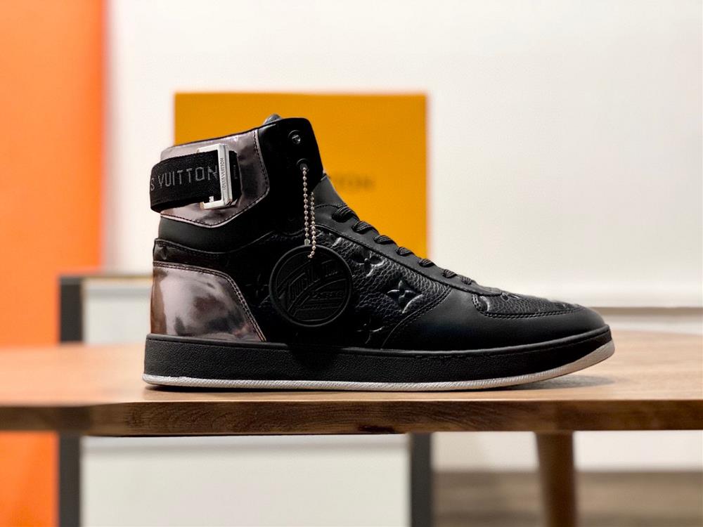 lv Rivoli High Top Sneakers with Top QualityThis sports shoe is made of embossed calf leat