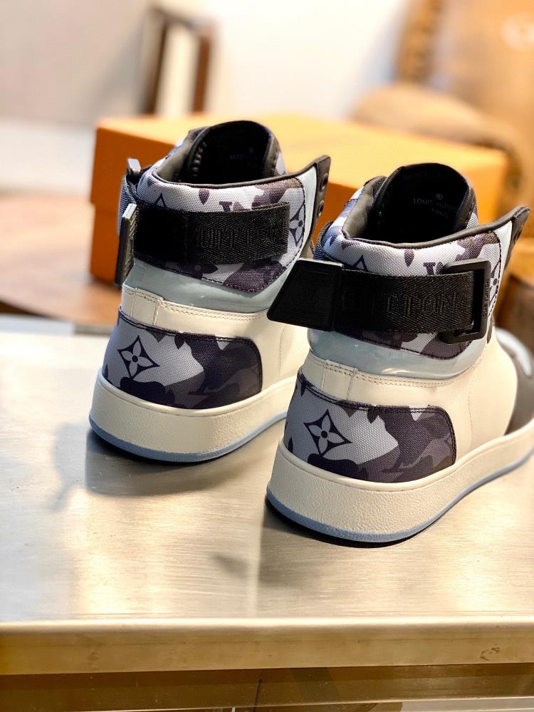 lv Rivoli High Top Sneakers with Top QualityThis sports shoe is made of embossed calf leat