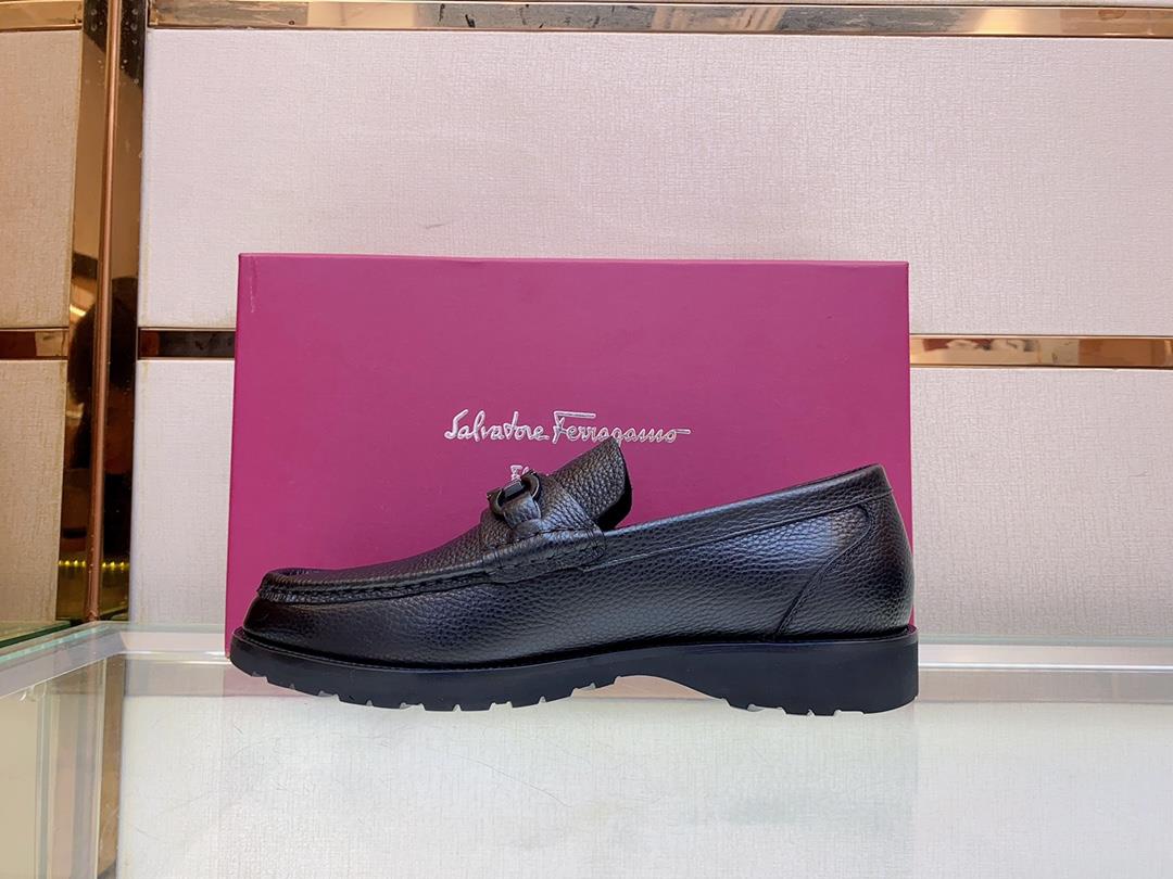 Ferragams mens leather shoesCollection design symbols are interpreted flexibly through modern 