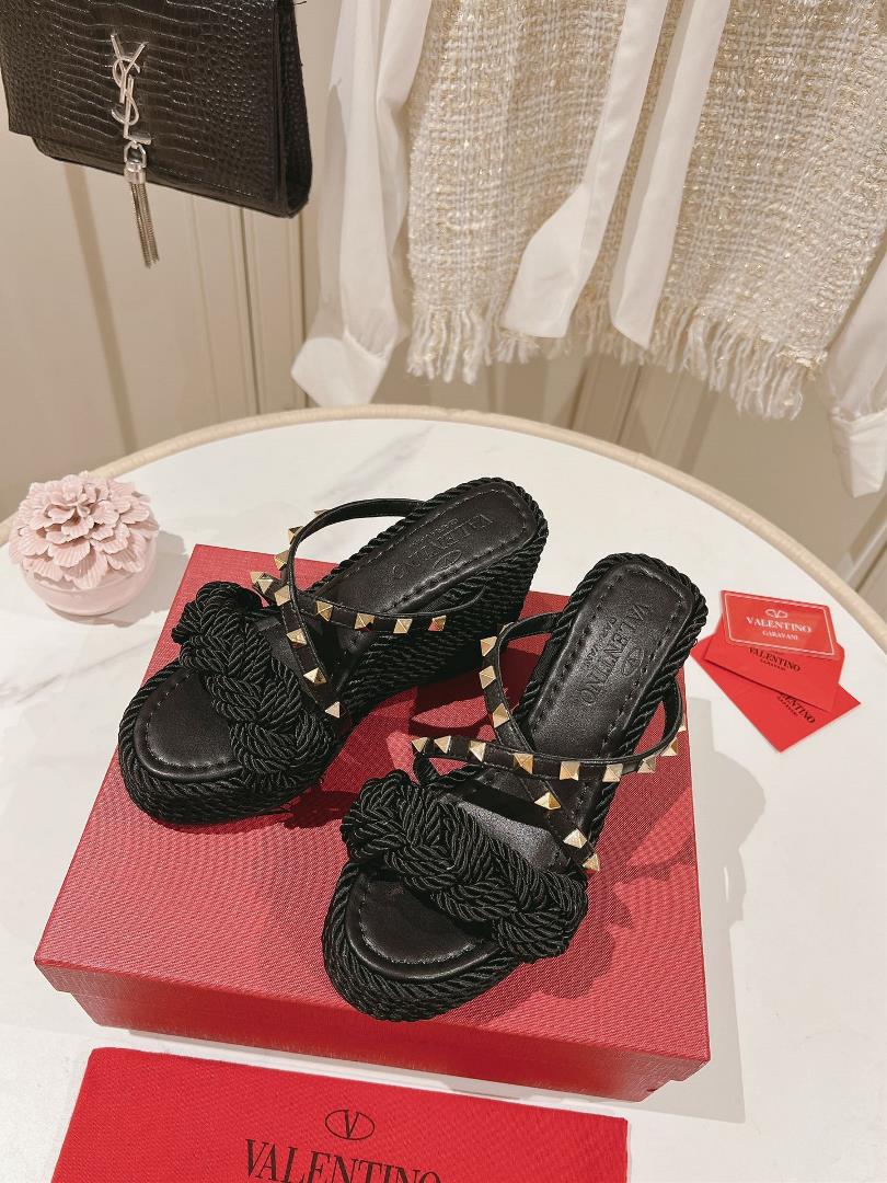 The highest version in the market exclusive new model 2023 the latest Valentino womens sandals