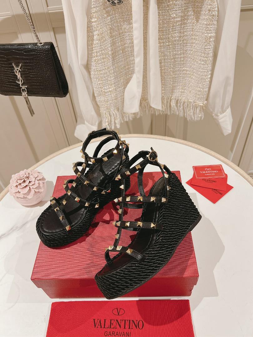 The highest version in the market exclusive new model 2023 the latest Valentino womens sandals