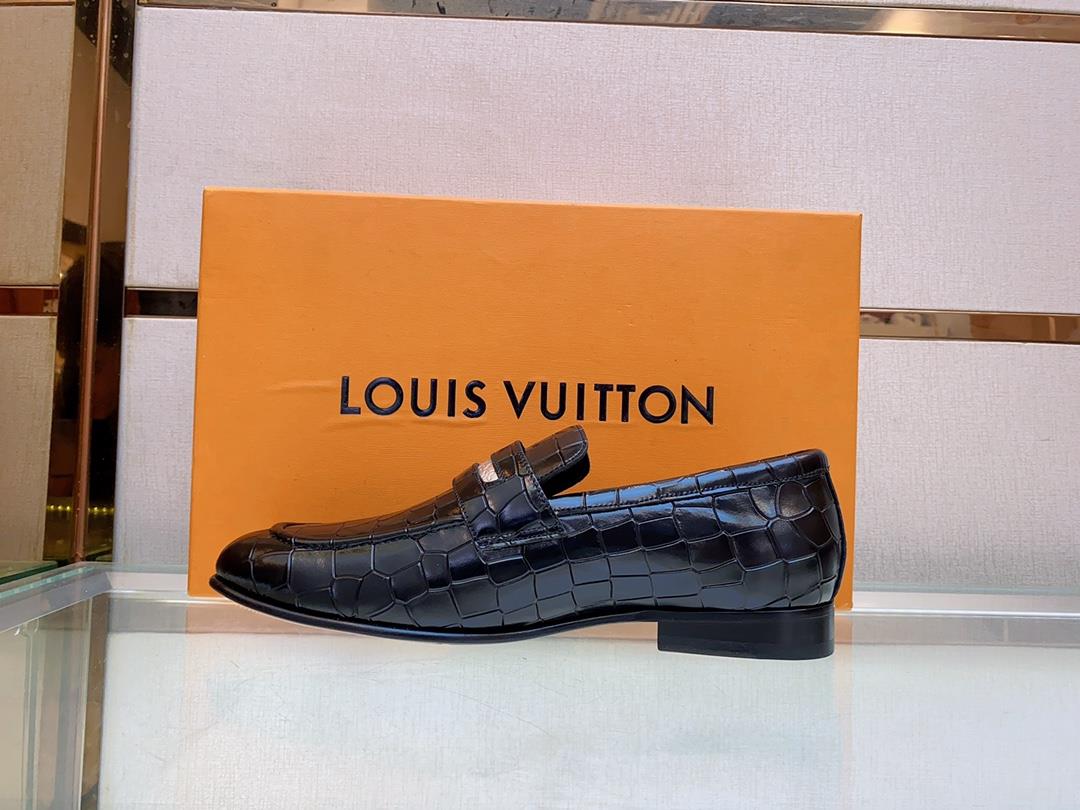 Lv brand  leather outsole SAINT GERMAN Slipon shoe This Slipon shoe leather shoes use imported