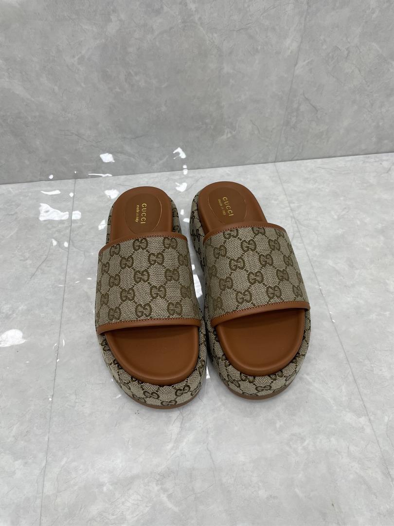 GUCCI New Womens Large GG Waterproof Platform Slippers As an iconic symbol of the brand the lo