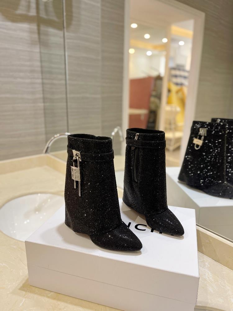 Genuine customized version of the counterGIVENCHY0 New Little Austrian Diamond High Heel Short Boot the highest version on the marketGivenchy lock cl
