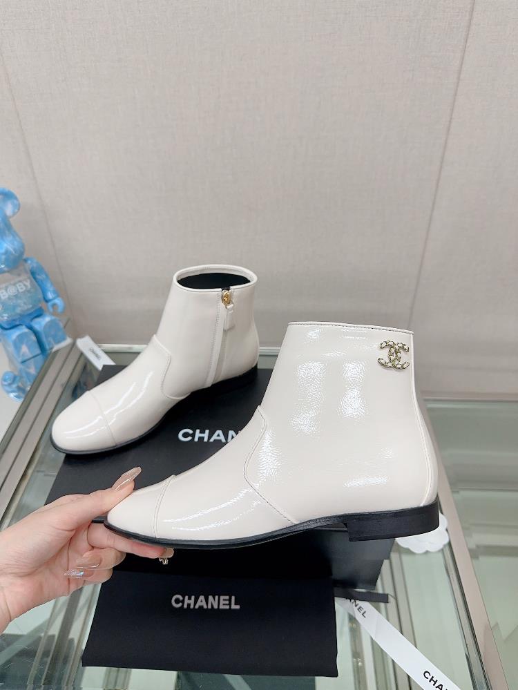 23Ss AutumnWinter New Change Little Fragrance Double C Flat Bottom Short BootsThe popular