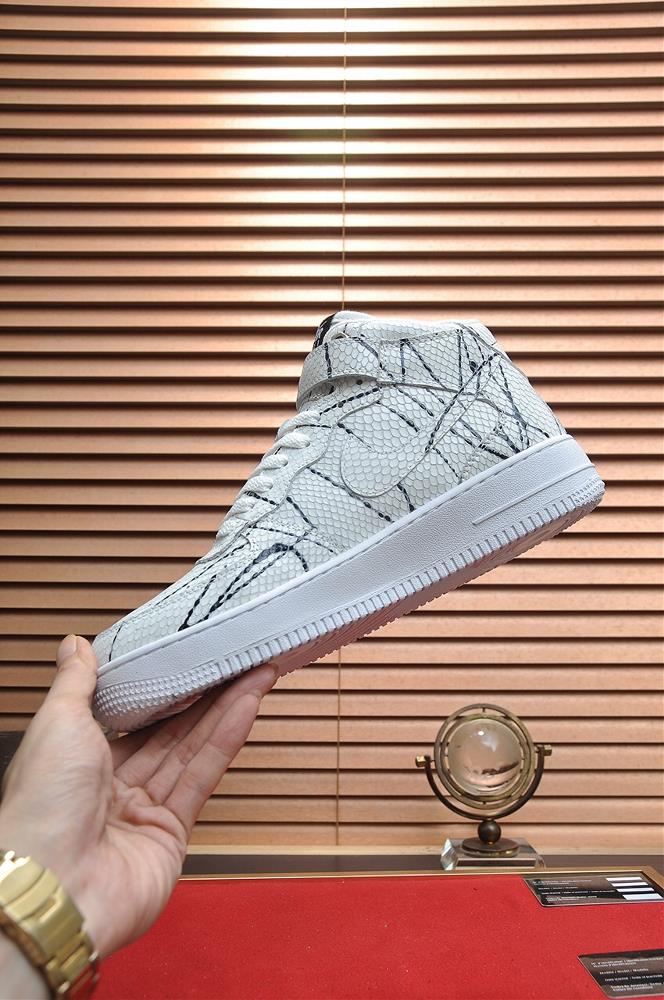 In terms of style the Air Force 1 Plus is a true fashion statement The sleek silhouette