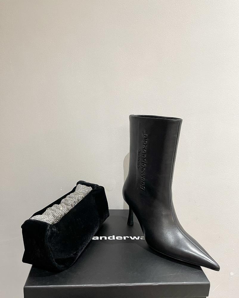 Alexander Wangs 2023 AutumnWinter New Short BootsThe original toplevel replica style is available simultaneously in the counter featuring a styli
