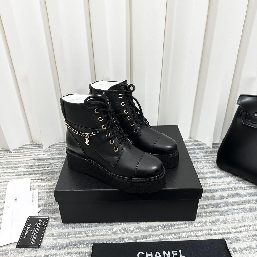 CHANEl  New Classic Black and White Thick Bottom Chain Double C Fashion Short Boots Eterna