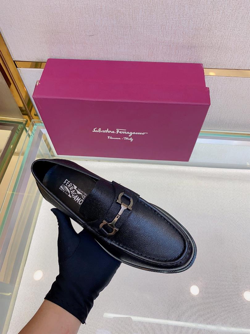 Ferragams mens leather shoesCollection design symbols are interpreted flexibly through modern 