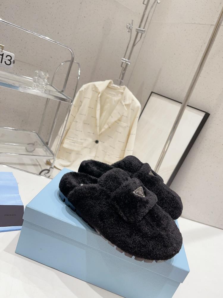 Prada Autumn and Winter Plush Slippers series is perfect for each style and color of the