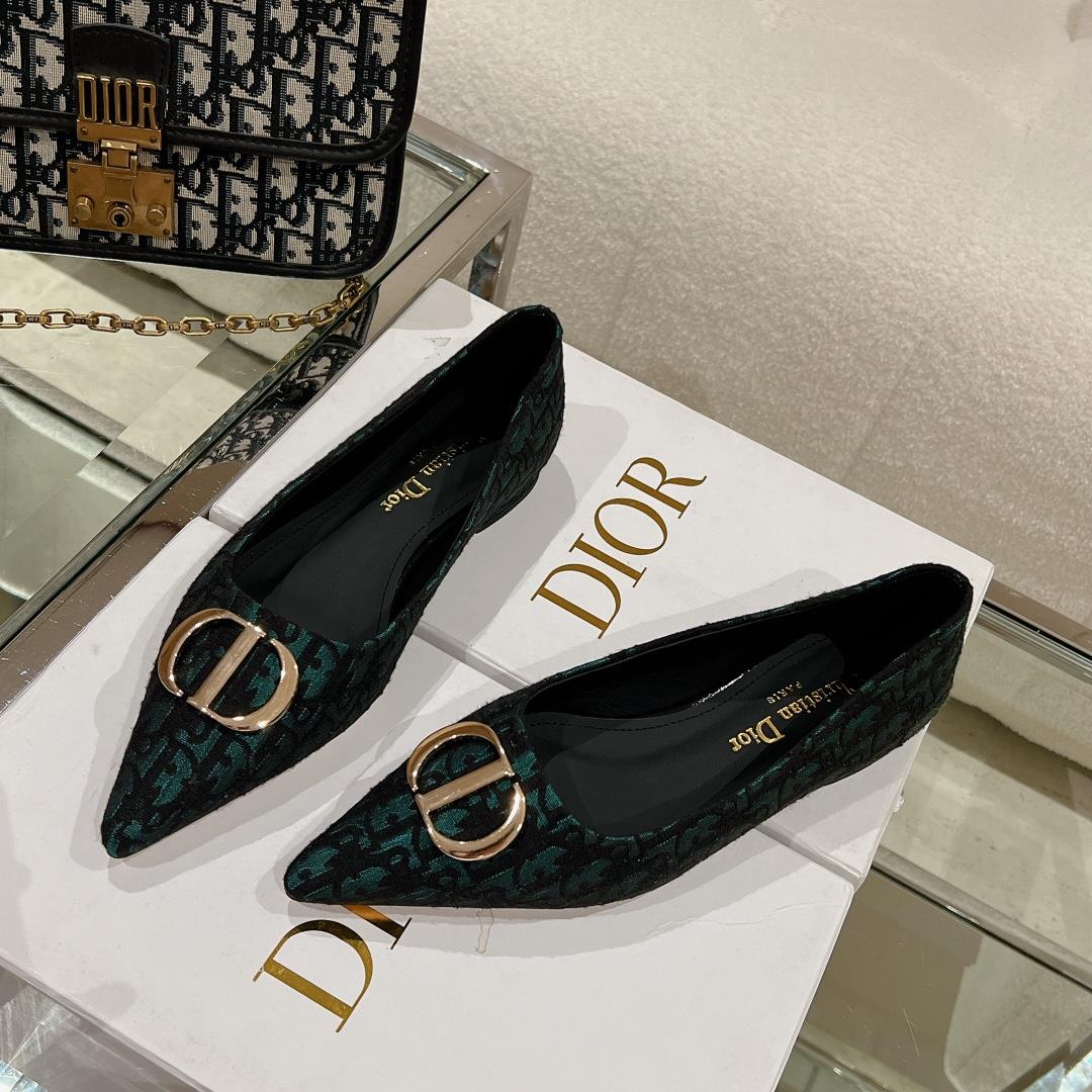 Dior new array Dior Early Spring New Pointed Flat ShoesThe small pointed end paired with a CD 