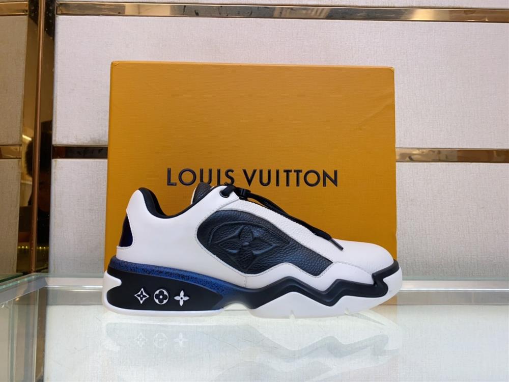 Louis V luxury item Trainer 2 the latest seasons showpiece design Size 3945 Milk gray with milk white lychee pattern with aged flower embossing so