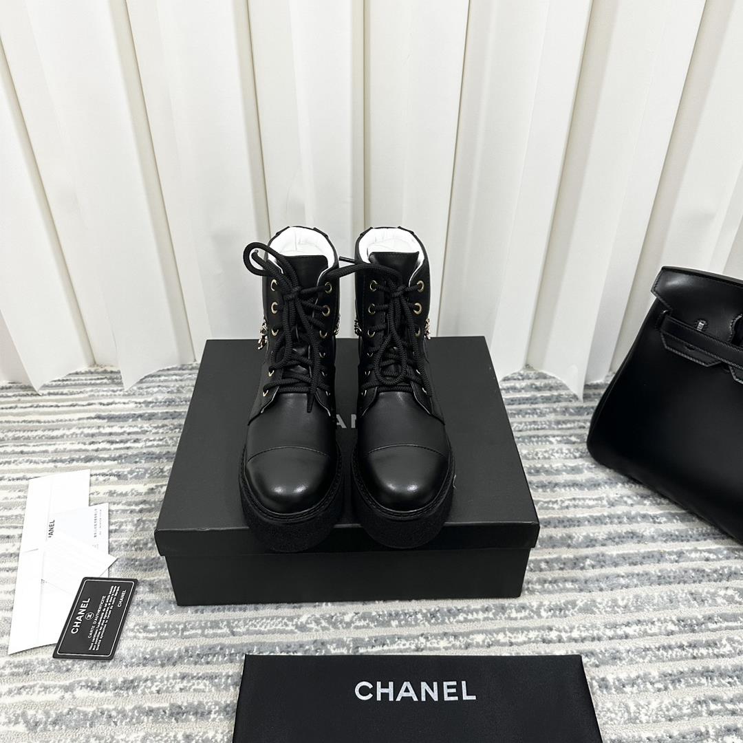 CHANEl  New Classic Black and White Thick Bottom Chain Double C Fashion Short Boots Eterna