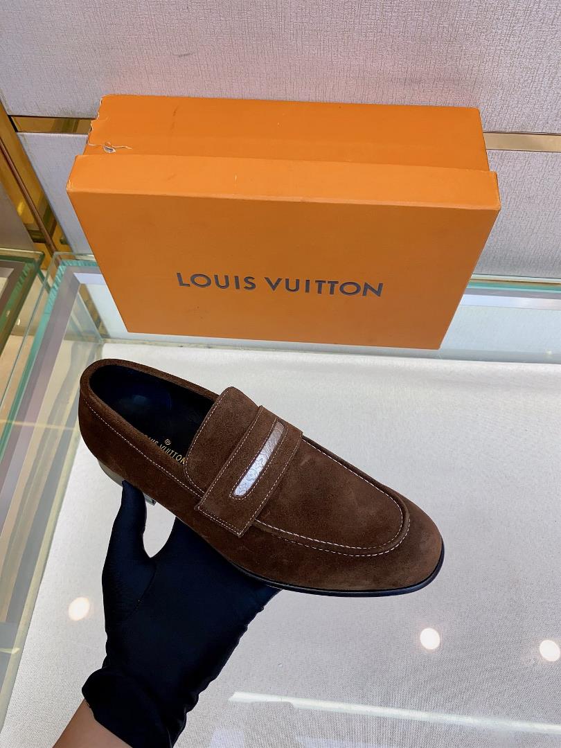 Lv brand  leather outsole SAINT GERMAN Slipon shoe This Slipon shoe leather shoes use imported