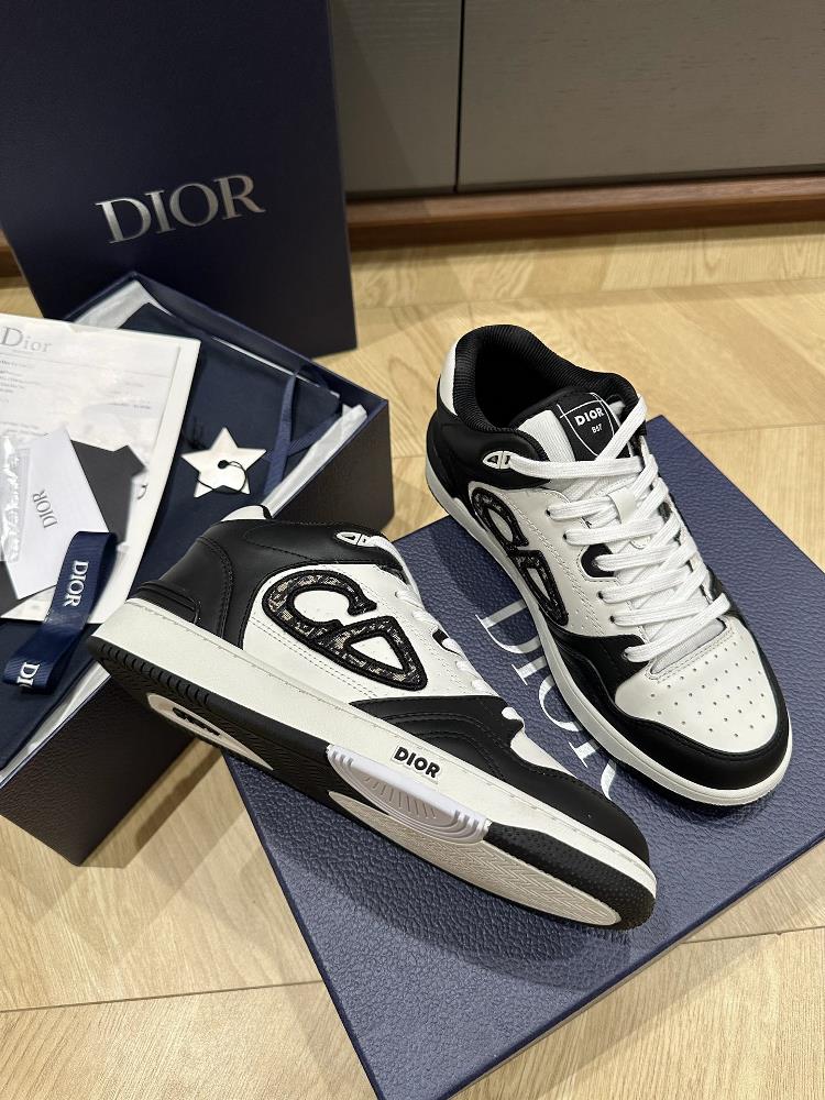 In addition to their fashionable appearance the Dior Sheos Couple Skateboarding Shoes are