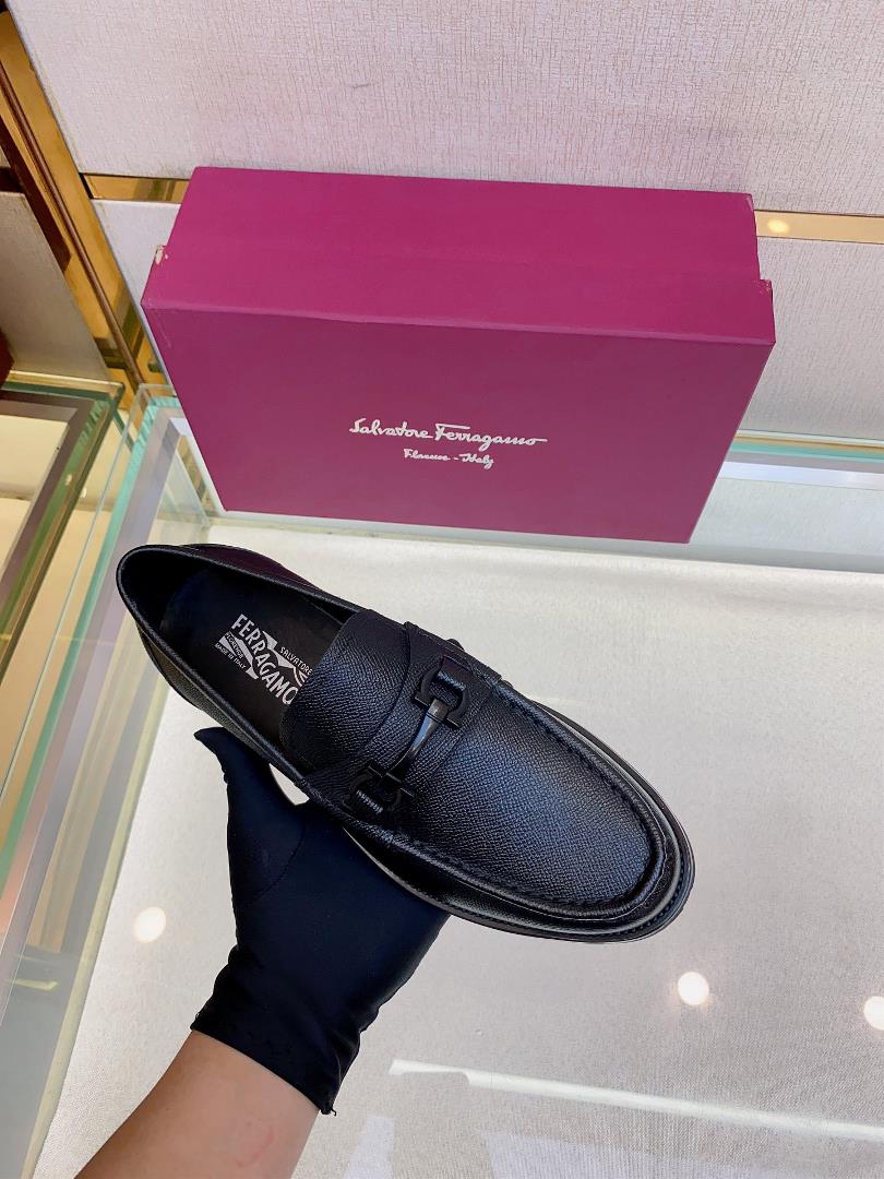 Ferragams mens leather shoesCollection design symbols are interpreted flexibly through modern 