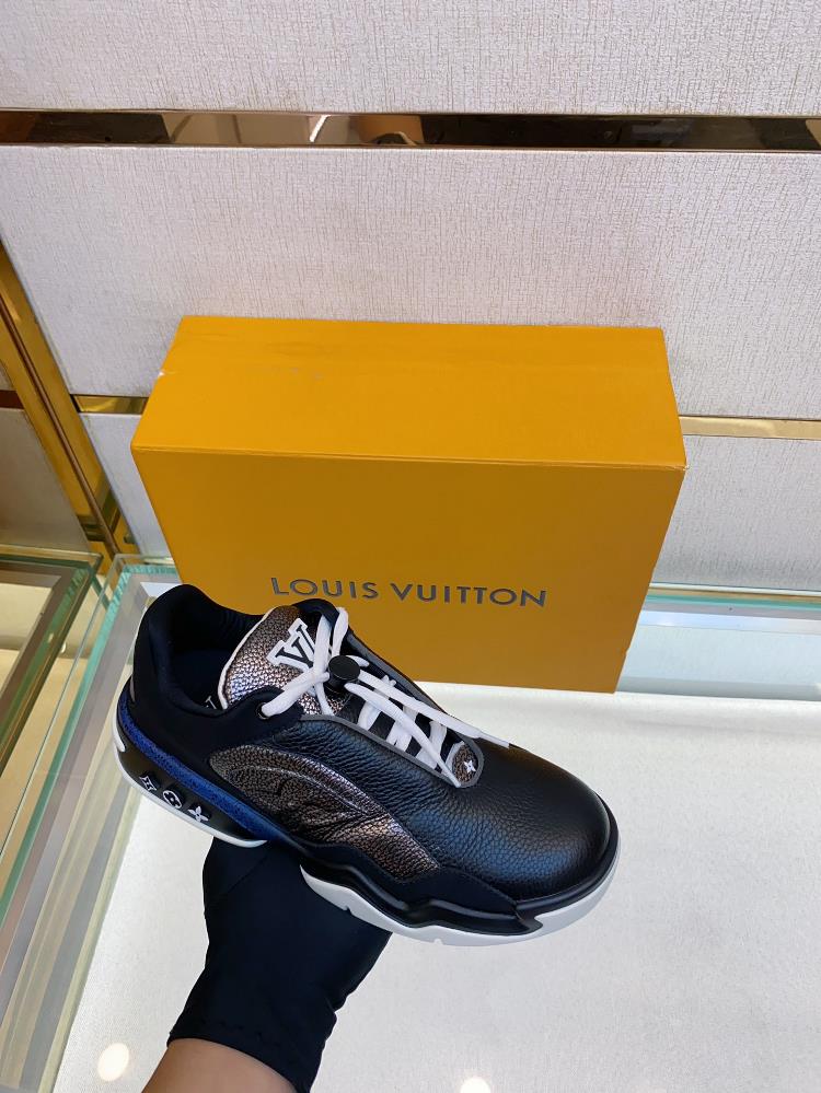 Louis V luxury item Trainer 2 the latest seasons showpiece designSize 3945 Milk gray wit