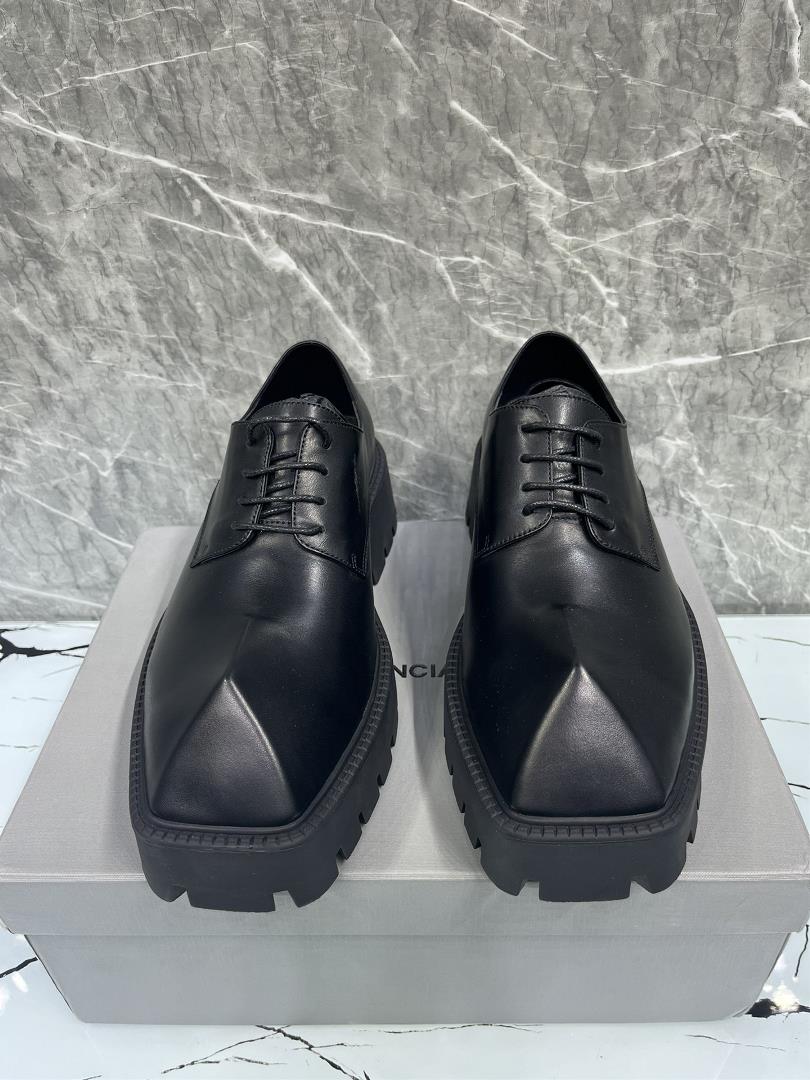 Balenciaga Triples the worlds most popular fashion shoes of Balenciaga Triples was deve