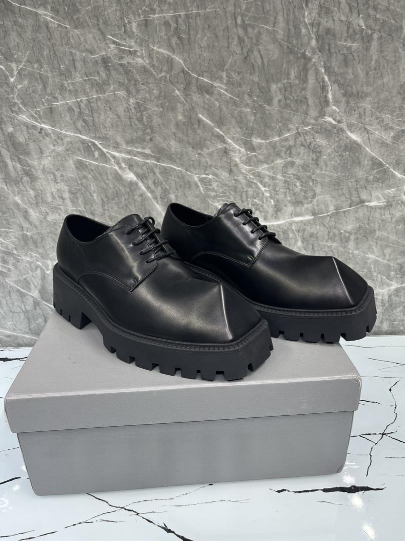 Balenciaga Triples the worlds most popular fashion shoes of Balenciaga Triples was developed in t