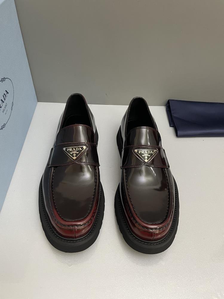 Prada Mens Formal Leather Shoes Embracing the Timeless Retro Design Style