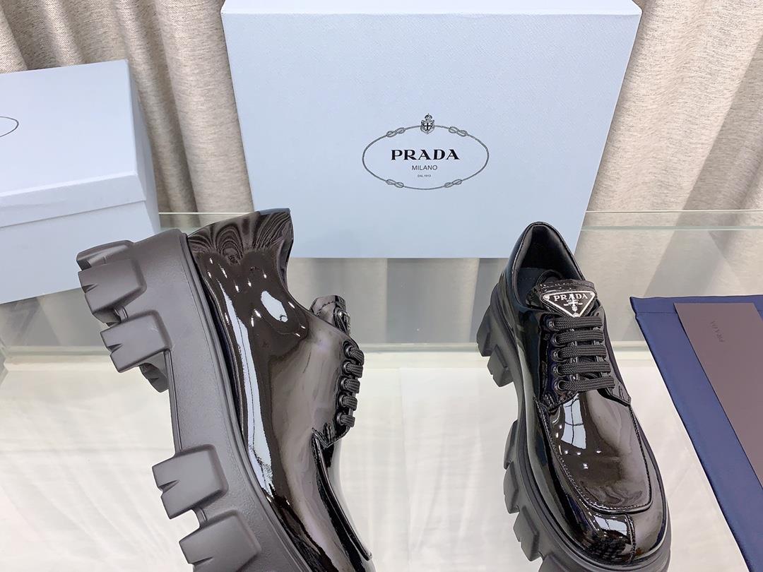 Prada Prada shiny leather lace up thick soled Slipon shoe shoesUpper painted with enamel