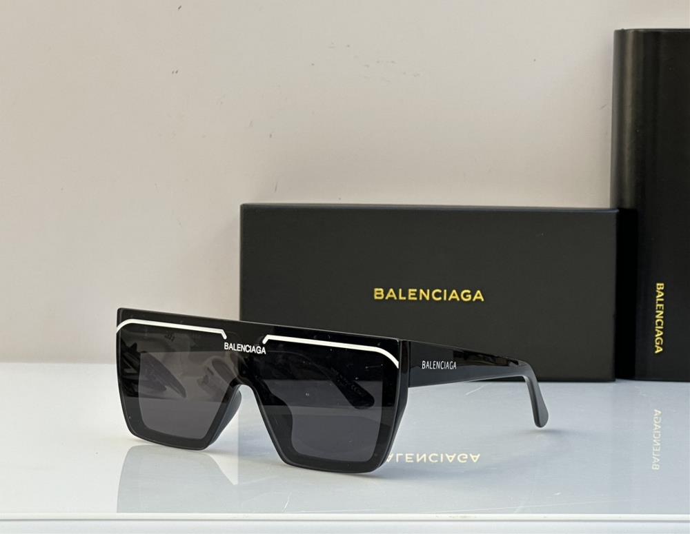 Introducing the BALENCIAGA Glasses Model BB0008  the epitome of personalized nonrepetit