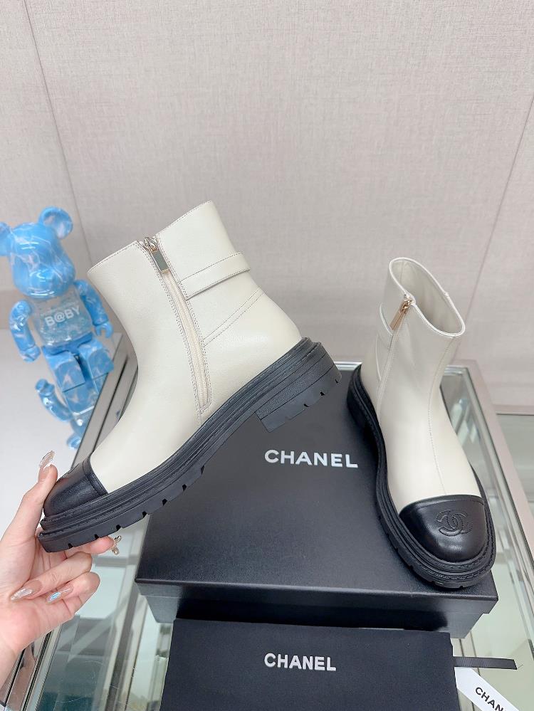 23Ss Autumn and Winter New Channel Small Fragrance Smooth Face Double C Buckle Short Boots