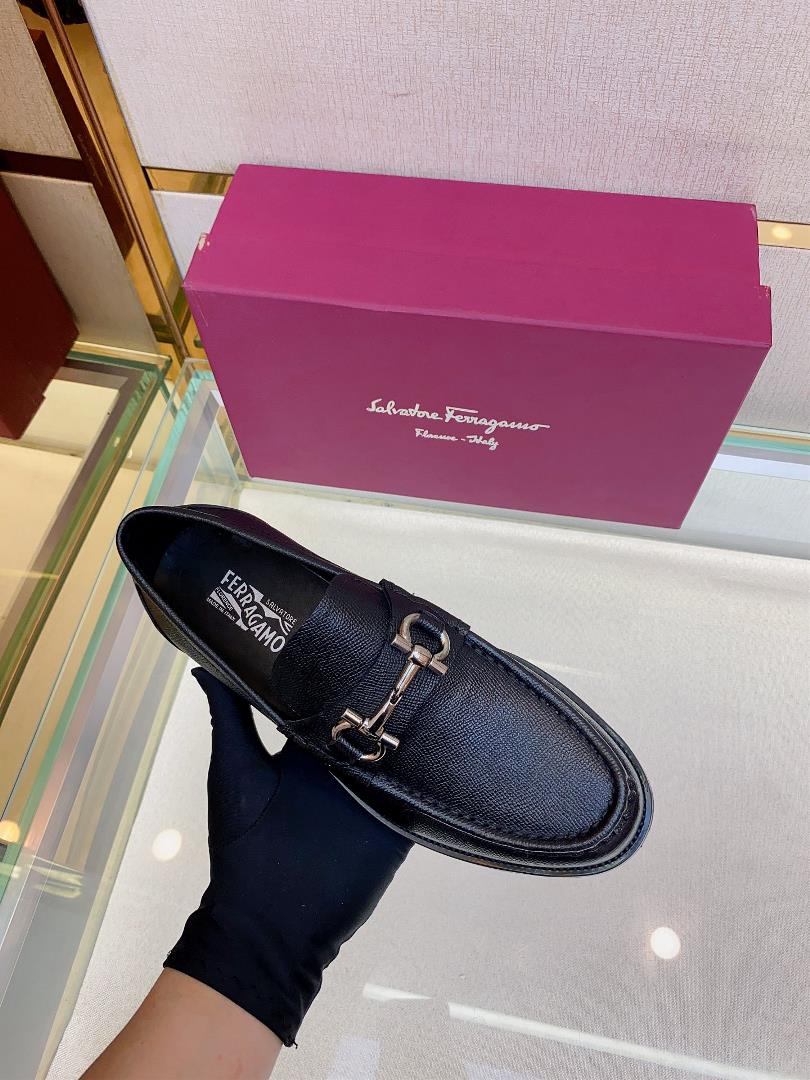 Ferragams mens leather shoesCollection design symbols are interpreted flexibly through modern 