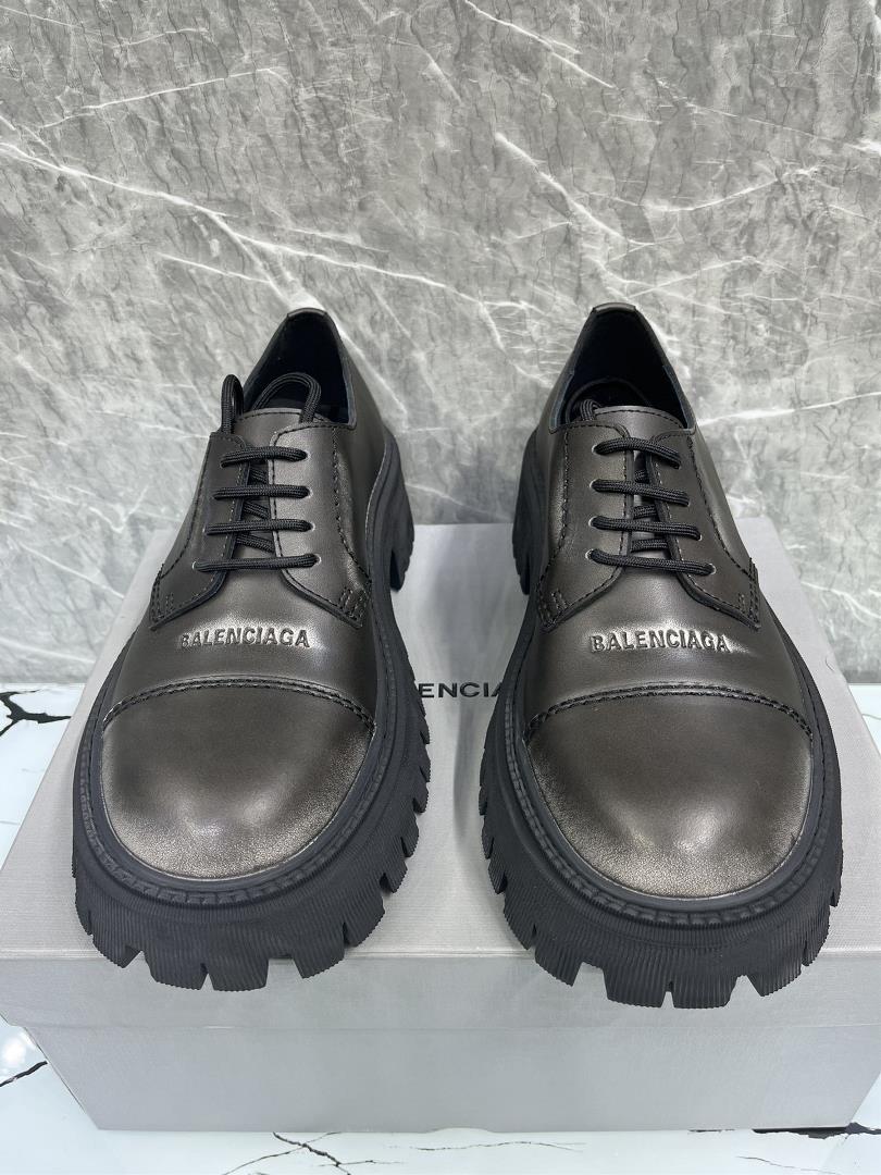 The upgraded outsole is oneonone with the original model the top version of BALENCIAGA