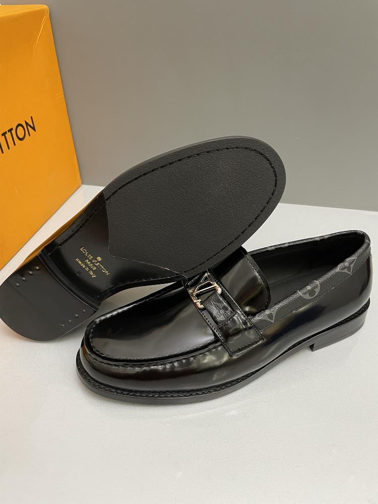 L Family Major Handmade Lefu Shoes with Genuine Leather SoleIn 2023 a combination of painted calf leather and hand sewn uppers will be integrated Th