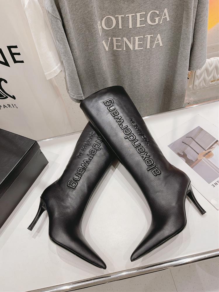 High version factory Alexander Wang King 23SS AutumnWinter Pointed BootsThe famous shoe shape of the Kings boots is good with a pointed toe paired