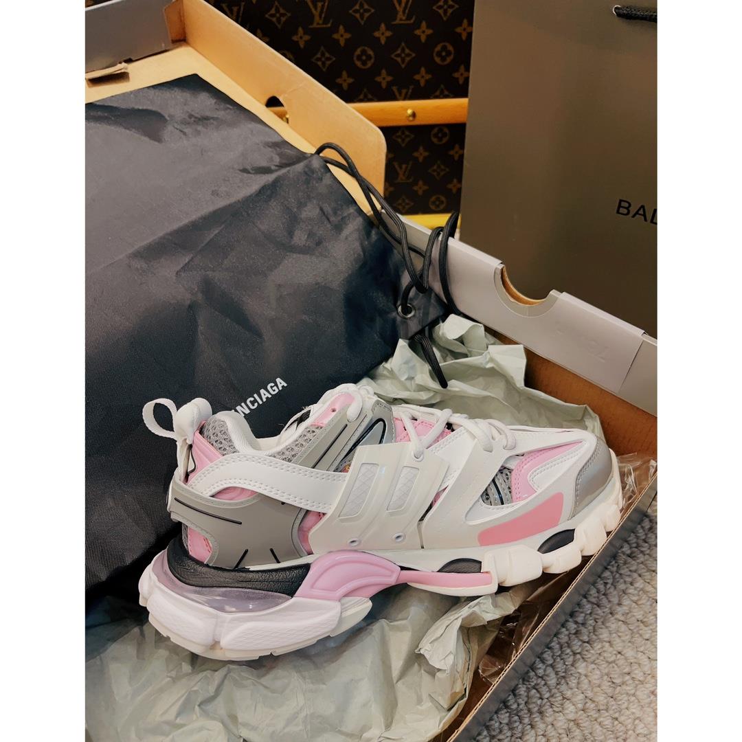 Balenciagas latest color schemeBe a peach girlthree thousand five hundred and fortyfour