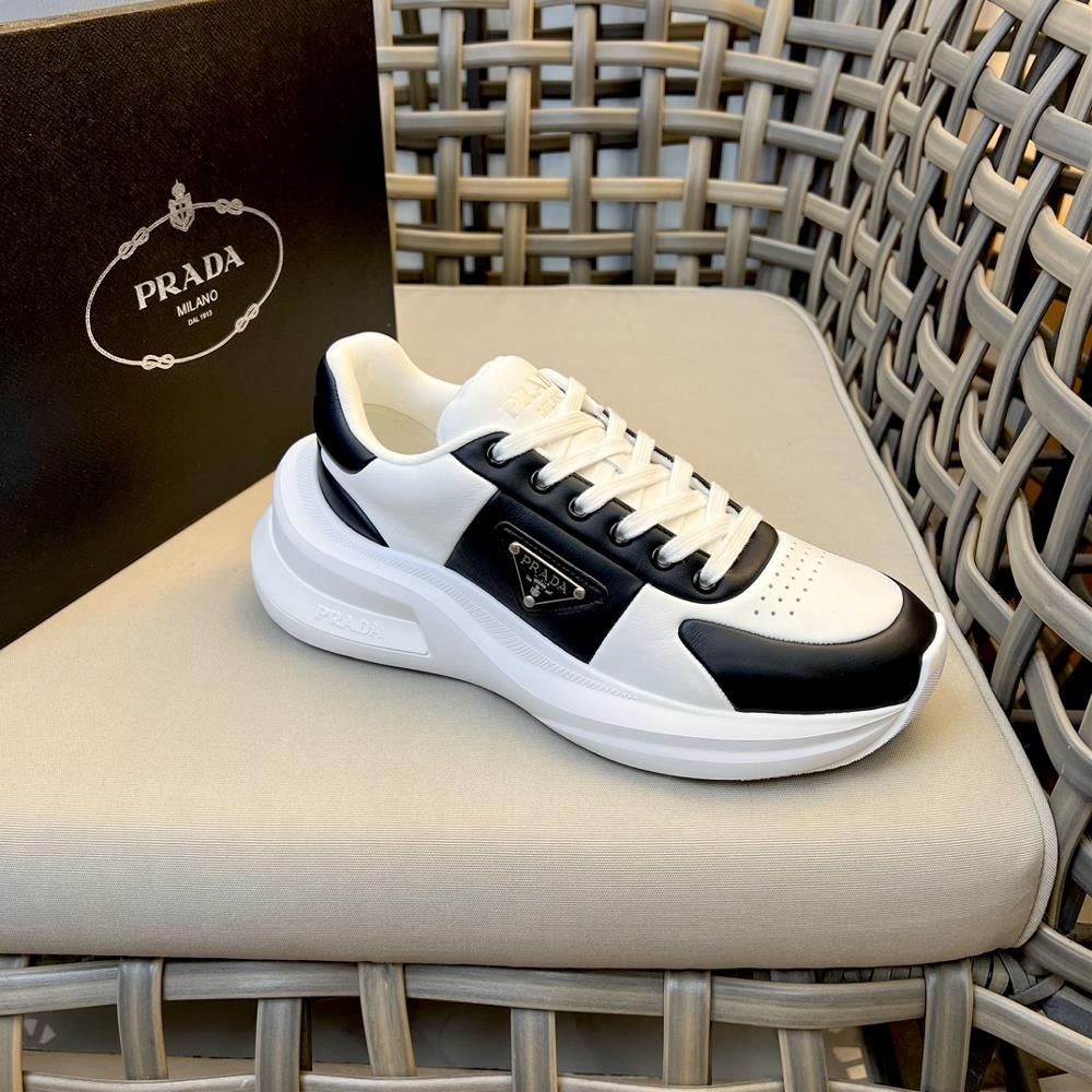 Thick soled casual sports shoes channel boutique made of imported Napa leather fabric with a clear leather texture and a soft comfortable and breat