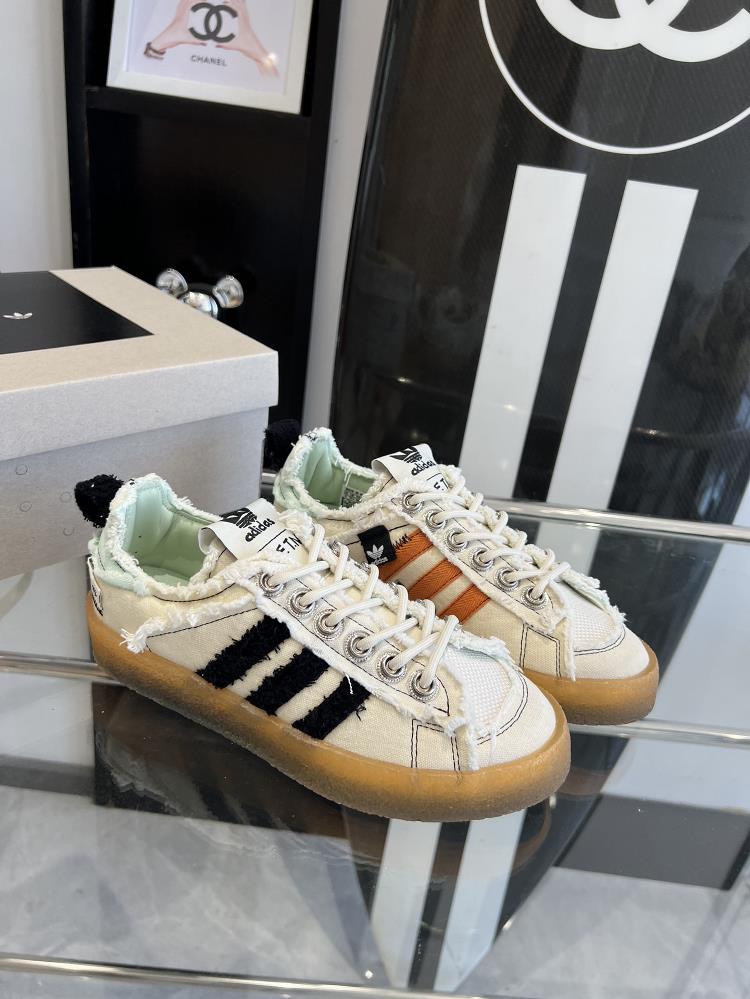 Adidas Samba X Wales Bonner Vintage Cream BrownAdidas Samba and London fashion brand Wales Bonner recently collaborated to launch two color schemes