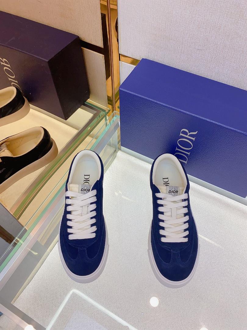 The Dior B101 low cut casual sports shoe is meticulously crafted with cowhide stitching on the top l