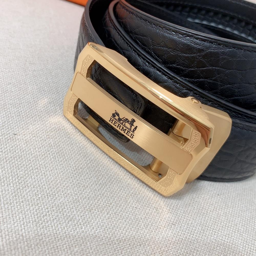 Herm  s Clemence calf leather mens belt paired with palladium plated buckle adorned wi