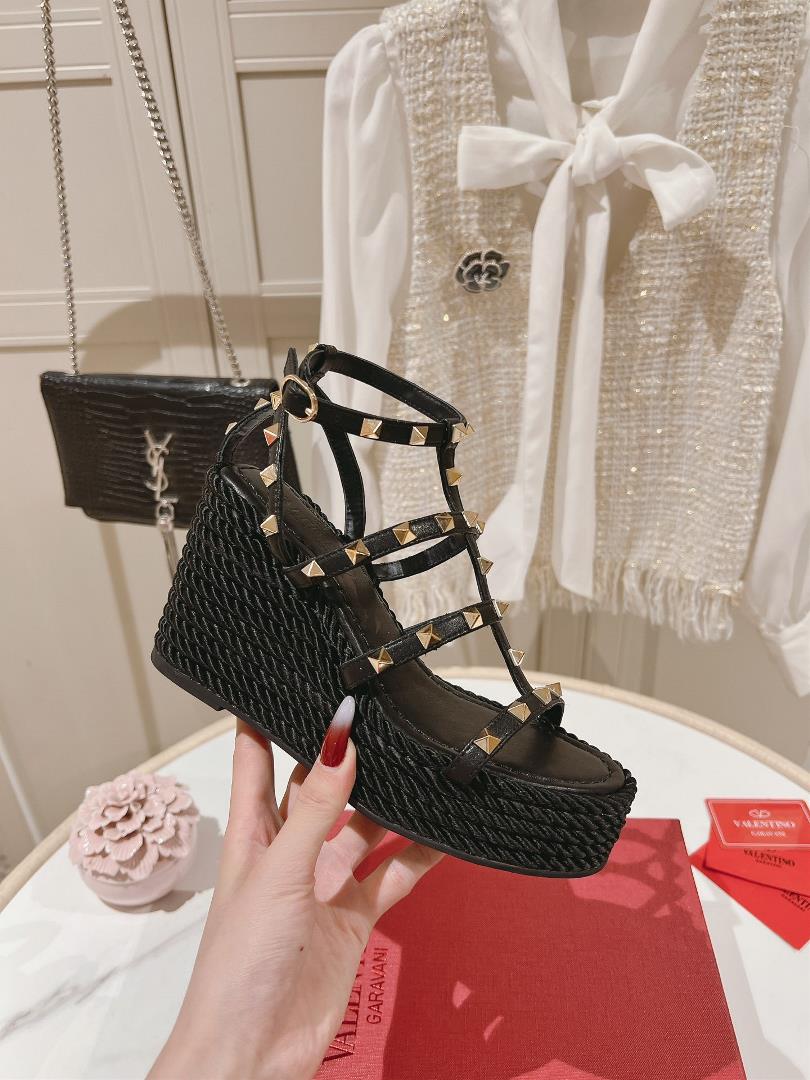 The highest version in the market exclusive new model 2023 the latest Valentino womens sandals