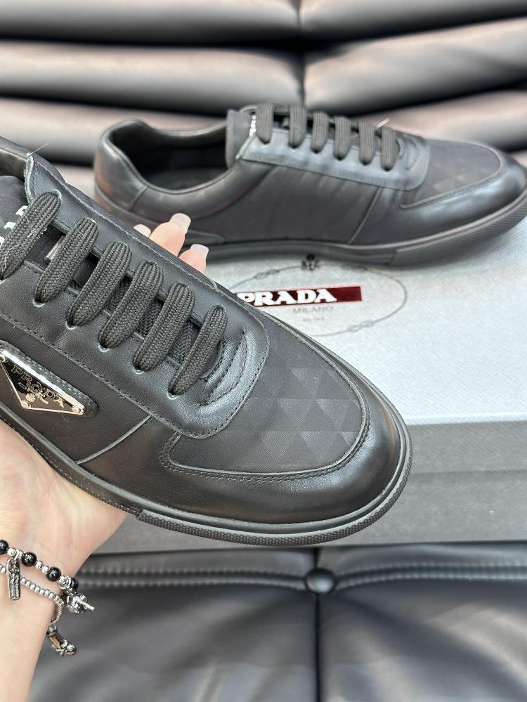 Prada mens highend boutique simple casual sports shoes made of leather and nylon crea