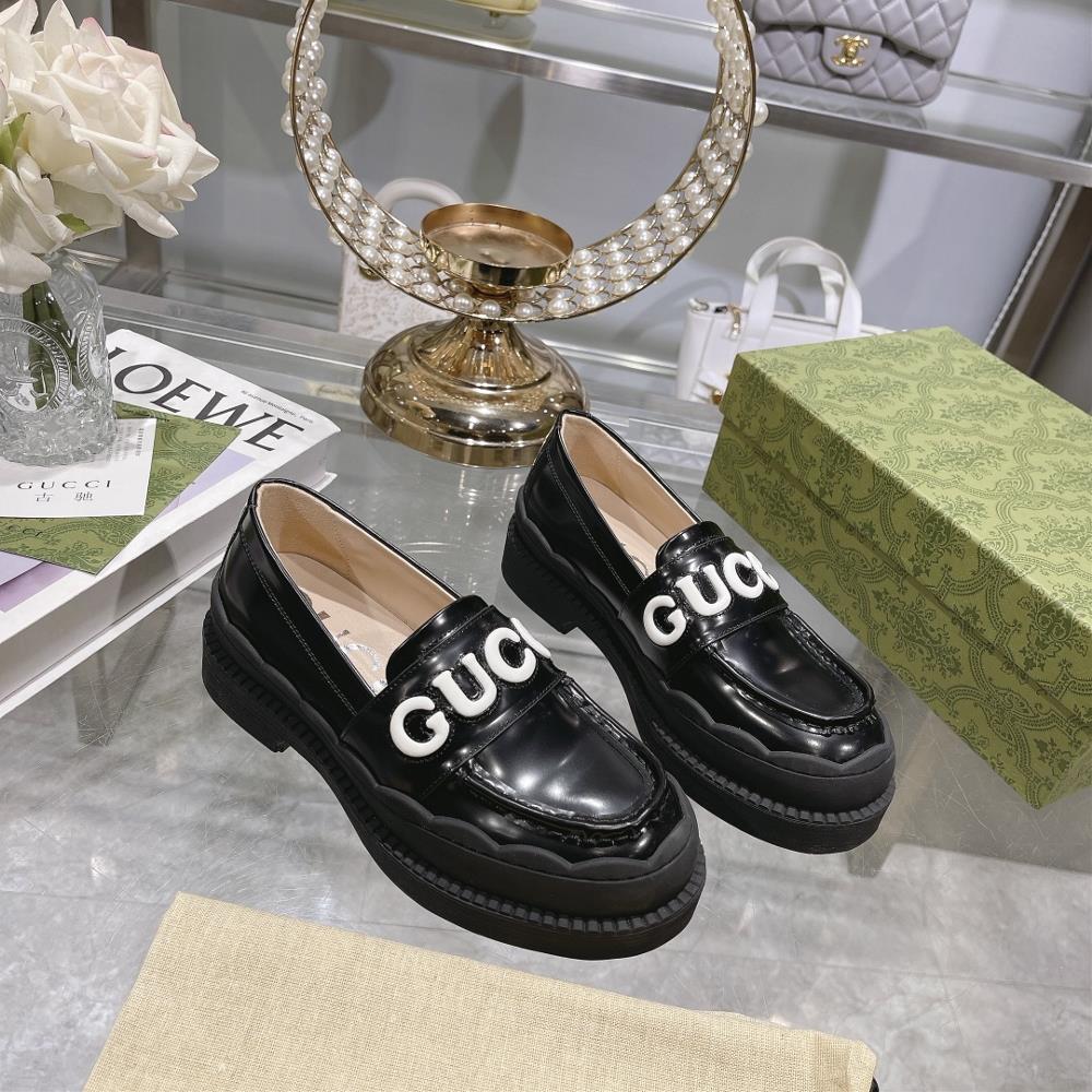 Factory produced GUCCI Gucciss new top quality G family new Lefu single shoe with hook pattern sole and wave pattern design the entire shoe is both t