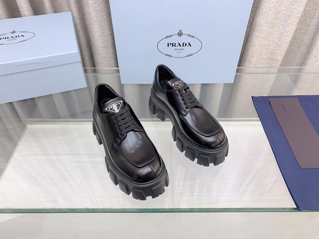 Prada Prada shiny leather lace up thick soled Slipon shoe shoesUpper opening bead coated with enam