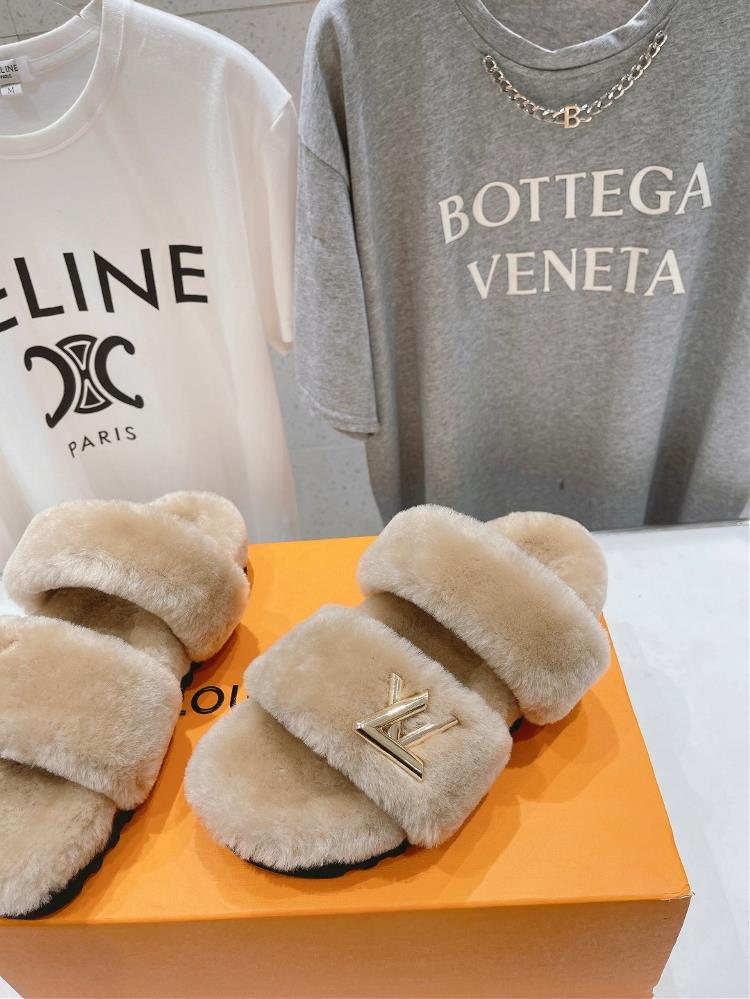 The design of the LV Sandals Winterbreak Combert Flat Slippers is both trendy and versati