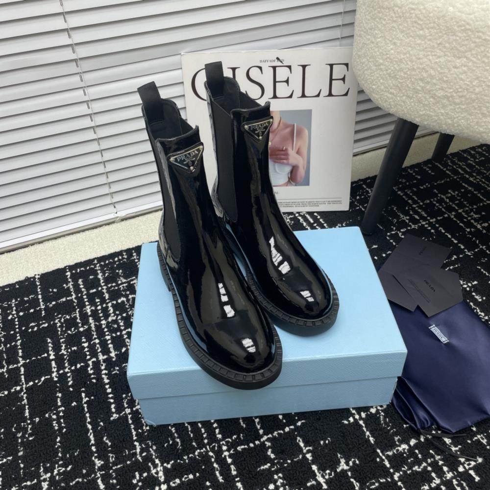 Upgraded factory PRADA New Triangle Short Boot Premium EditionClassic triangular logo decoration smooth and handsome shoe shape super cool to wear