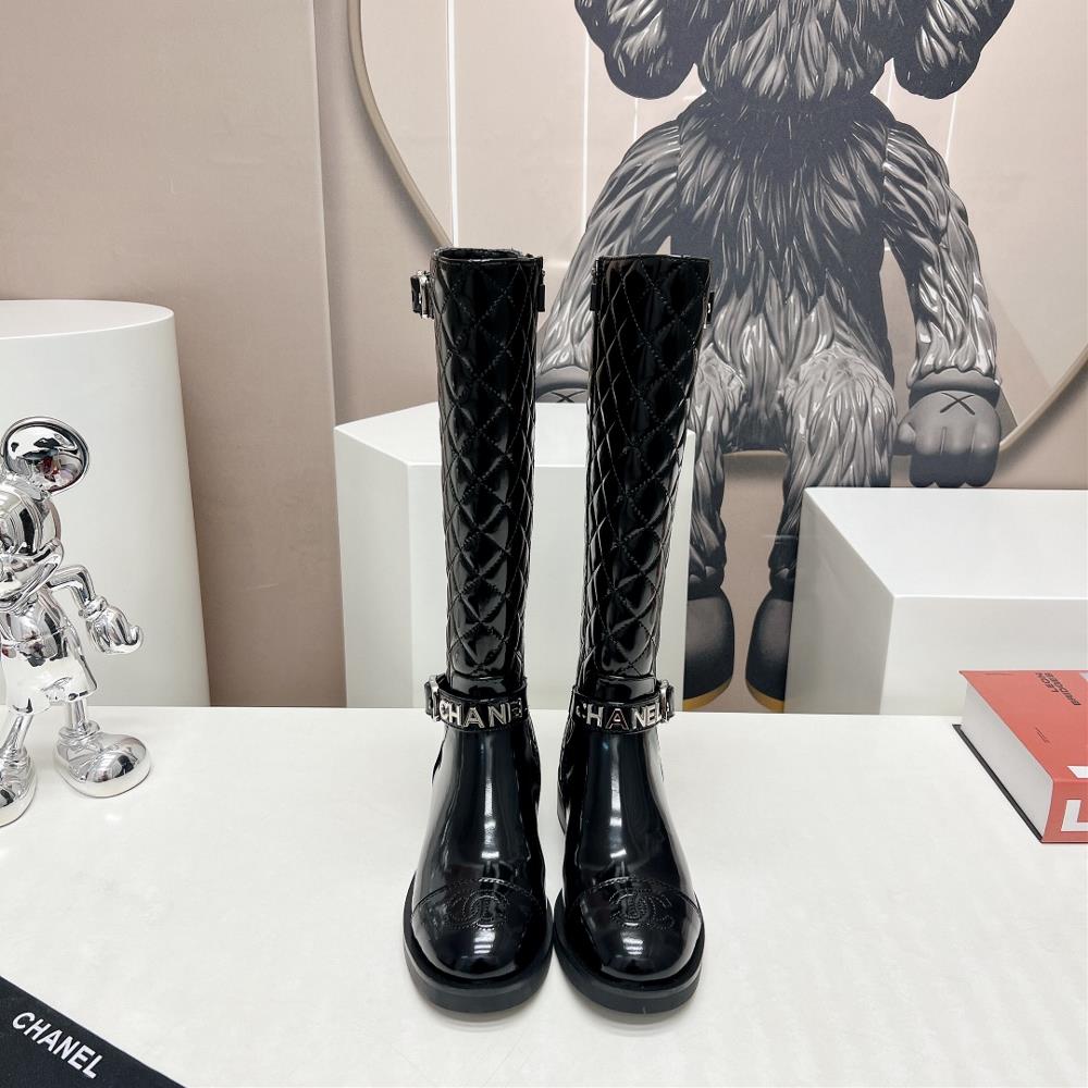 Factory toplevel version CHANE Xiangjia 2023 vs AutumnWinter New Boot Collection Round headed letter boots The new version has a high exit rate in E