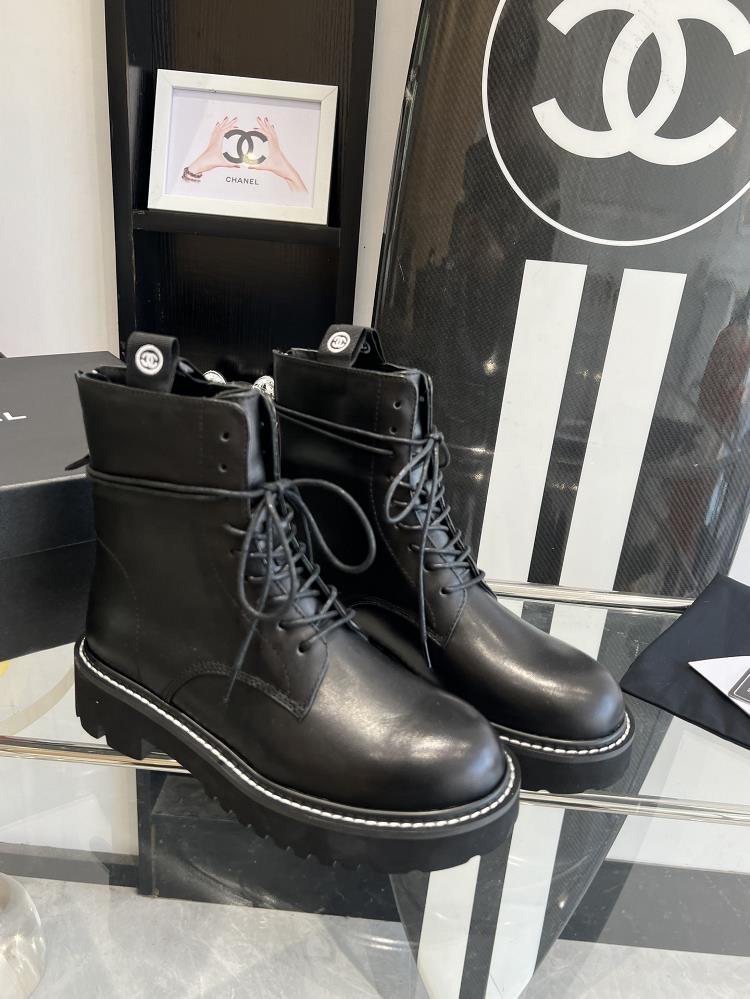 purchasing level Chanel new top version of short boots shipped on Xiaohongshu Various social media platforms are crazily showcasing the unique leg s